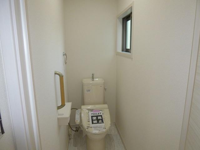 Toilet. Indoor (12 May 2013) Shooting 1 Building