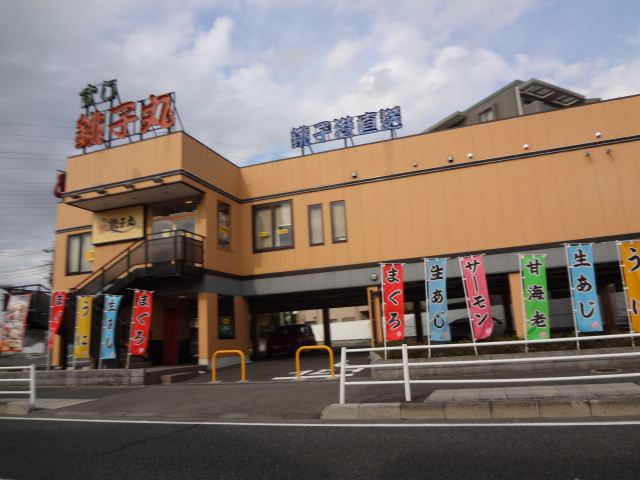 Convenience store. 240m to Family Mart (convenience store)