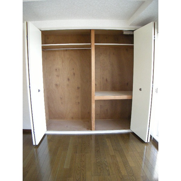 Receipt. Large closet