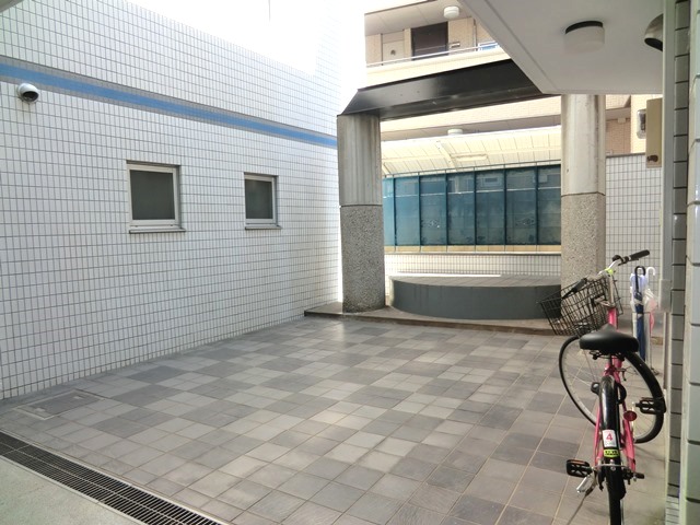 Other common areas. There is open space in the courtyard?