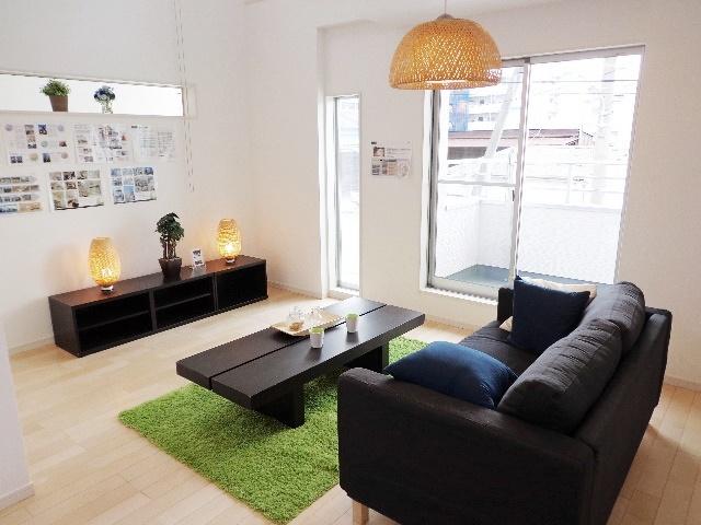 Same specifications photos (living). Living example of construction (same specifications)