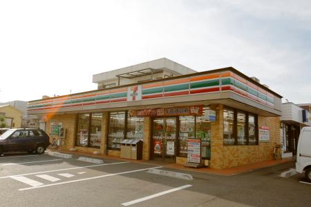 Convenience store. Seven-Eleven 542m to Saitama Tajima 1-chome