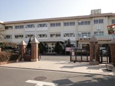 Primary school. 367m to Saitama City Tatsunishi Urawa Elementary School