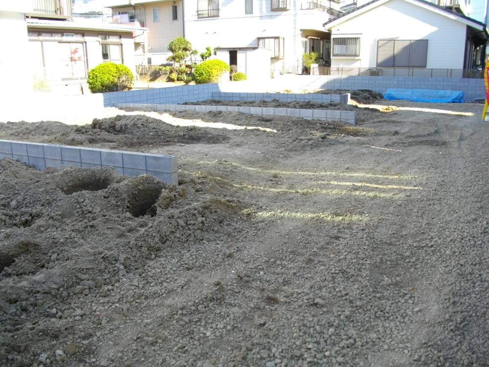 Local photos, including front road. Local (11 May 2013) Shooting