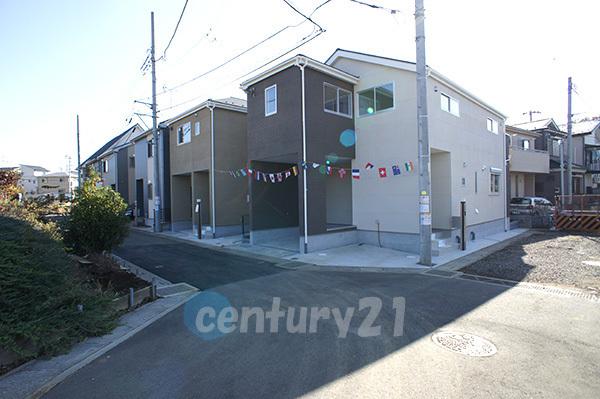 Local photos, including front road. Local (11 May 2013) Shooting