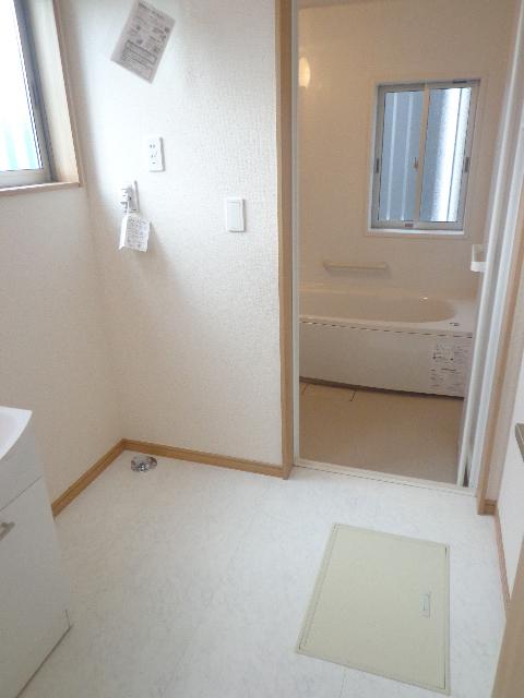 Wash basin, toilet. Indoor (July 2013) Shooting