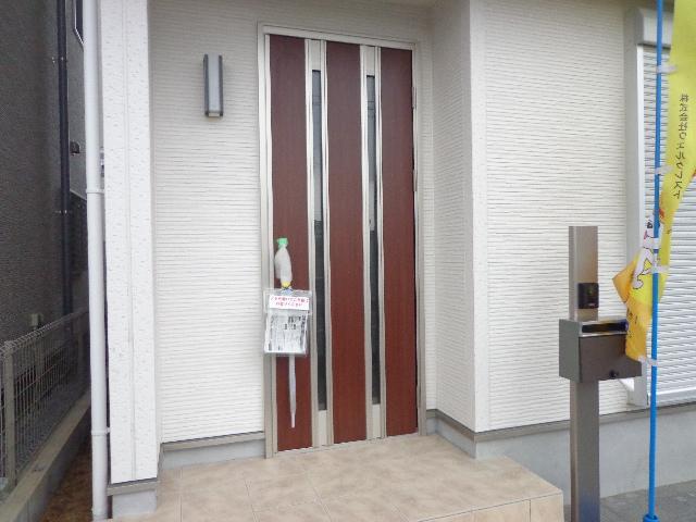 Entrance. Local (July 2013) Shooting