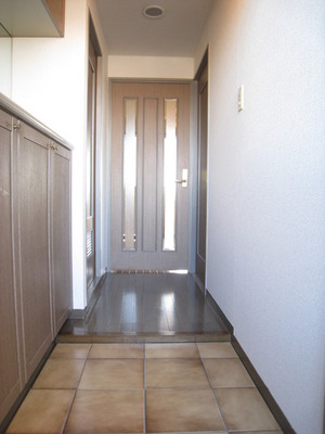 Entrance. Welcome back open the front door and is this image