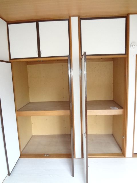 Receipt. It is housed with a upper closet. A lot is roasted