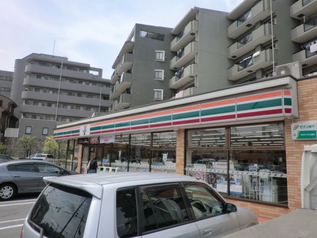 Convenience store. 150m to Seven-Eleven (convenience store)