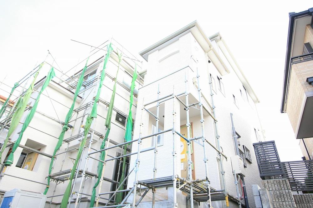 Local appearance photo. Local (11 May 2013) Shooting