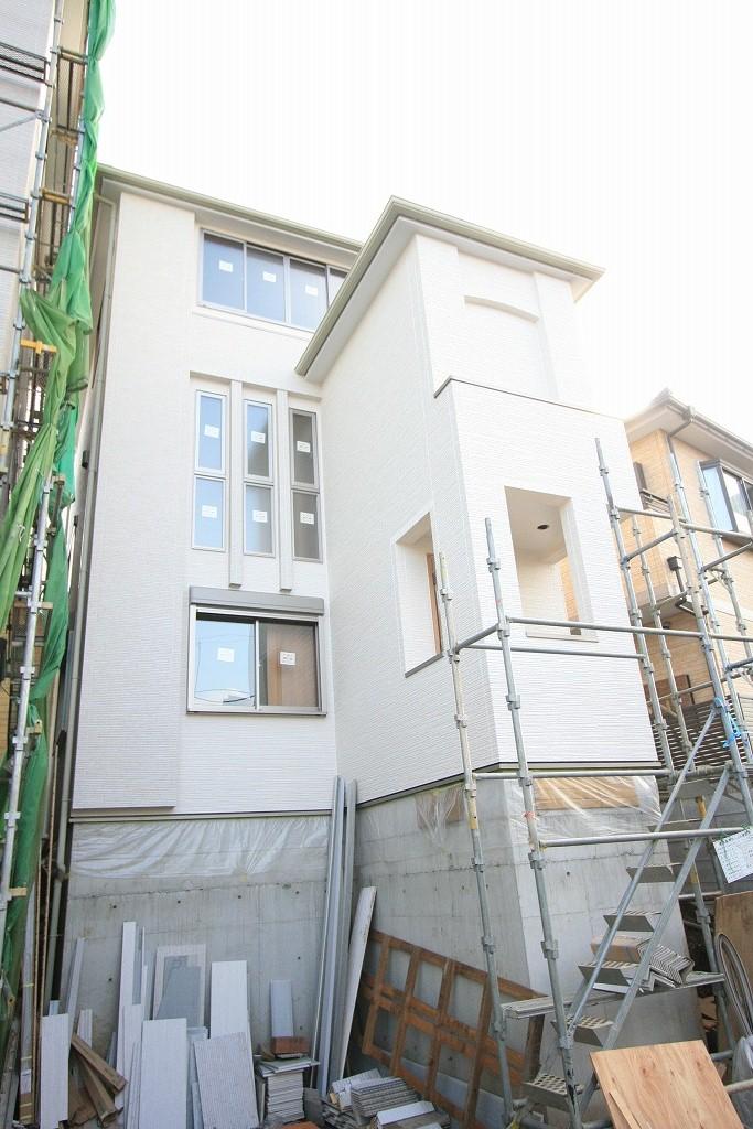 Local photos, including front road. Local (11 May 2013) Shooting