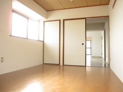 Living and room. Also comes with storage!