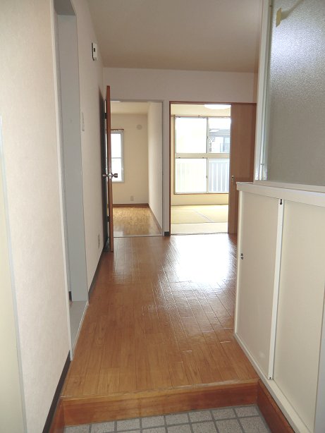 Entrance. There is also a hall shoe box