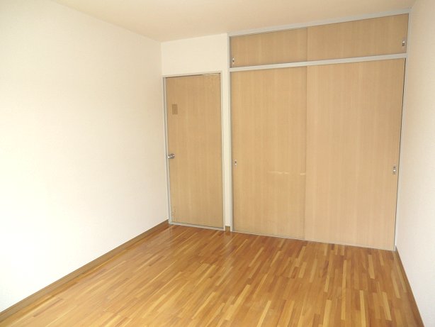 Other room space. Plenty There is also a storage and Western-style 6 Pledge