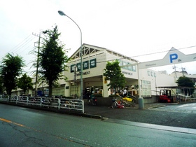 Supermarket. 950m to Japan meat (super)