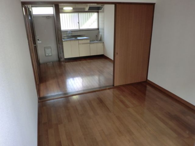 Living and room. 4.5 Pledge of shooting from the Interoceanic. Also in the living dining If you take the partition