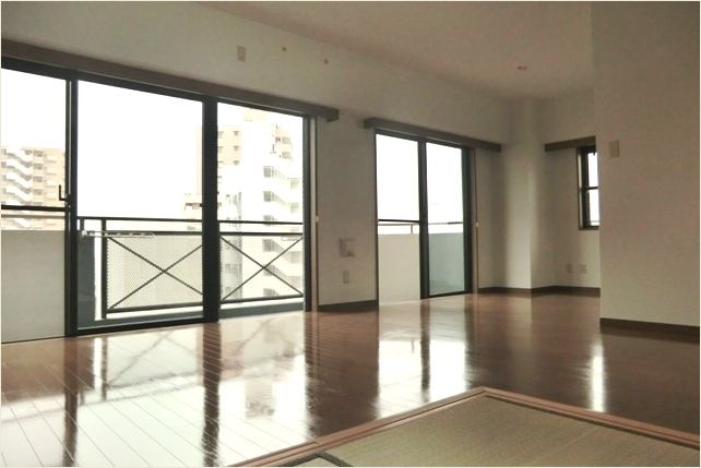 Living and room. ☆ top floor ・ Corner residence ☆ View ・ Day is both good! ☆