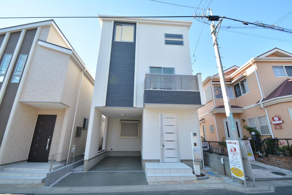 Local appearance photo. Local (11 May 2013) Shooting