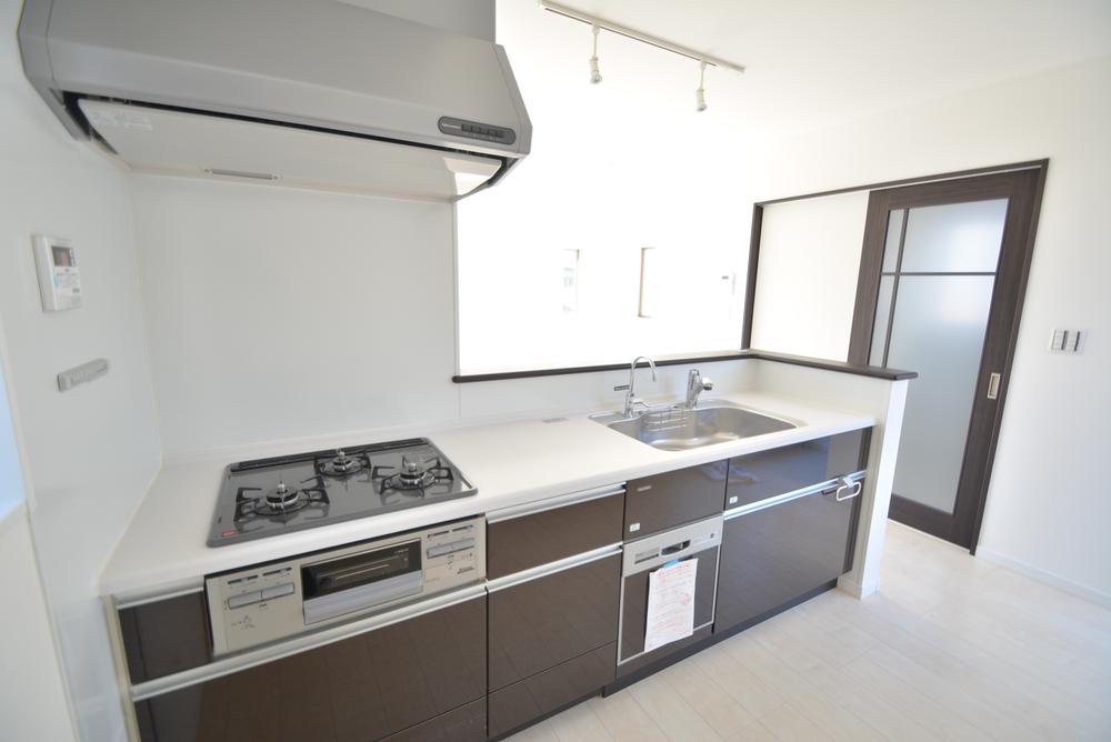 Kitchen. Also has a dishwasher is in face-to-face kitchen! (November 2013) Shooting