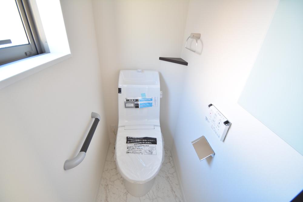 Toilet. Indoor (11 May 2013) Shooting