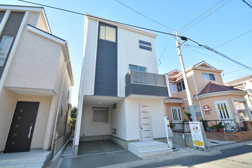 Local appearance photo. Local (11 May 2013) Shooting