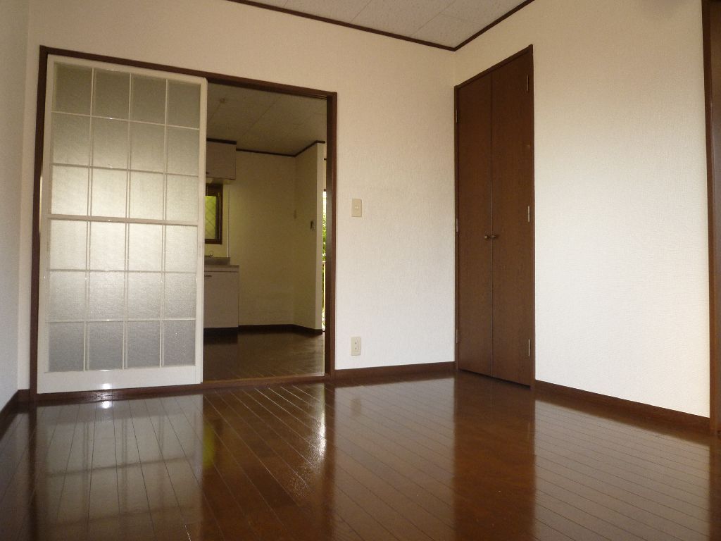 Living and room. It is the state of Western-style taken from a different angle