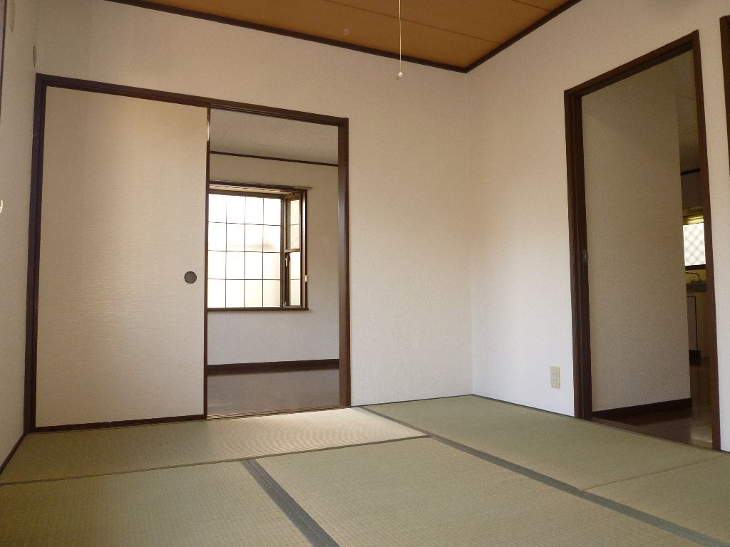 Living and room. You can use as a large room and remove the sliding door of the room! 