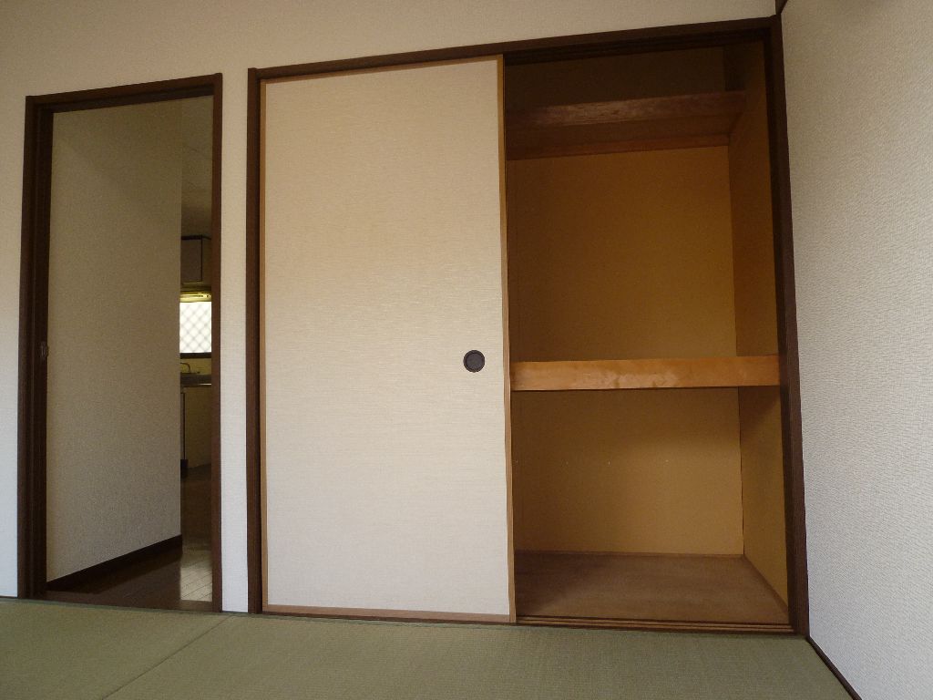 Receipt. It can store plenty because it is spread of the housing! 