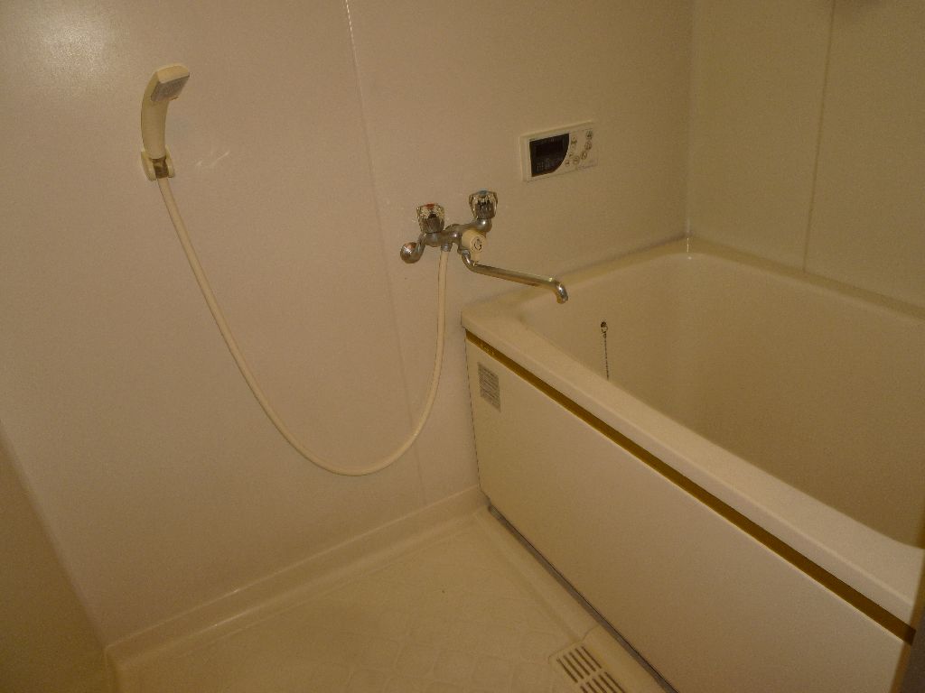 Bath. You can slowly bath in the bathtub of the spread !!