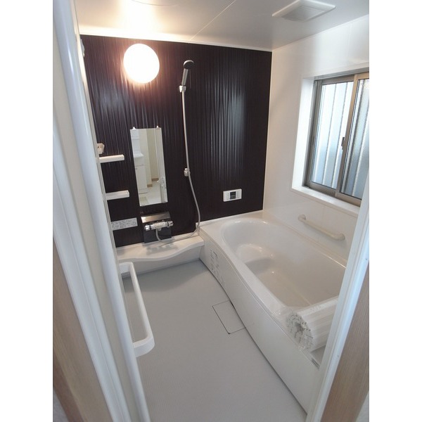 Bath. Stylish bathroom