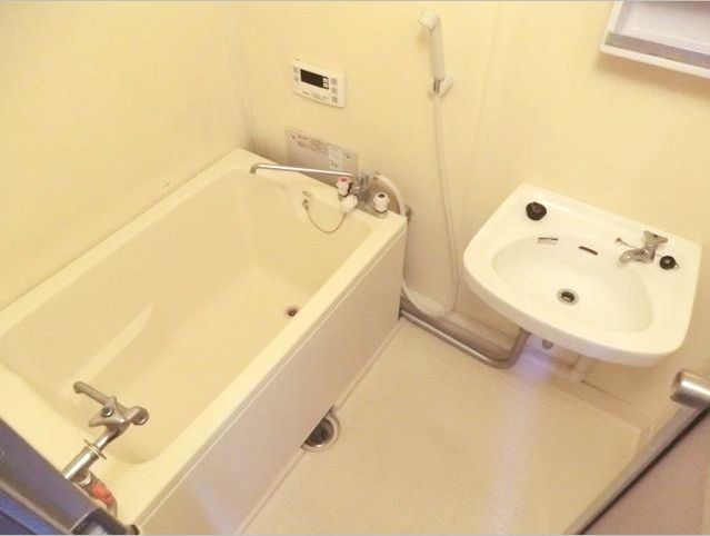 Bath. ☆ Water heater ・ It is replaced. ☆