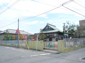 Convenience store. Seven-Eleven (convenience store) to 400m