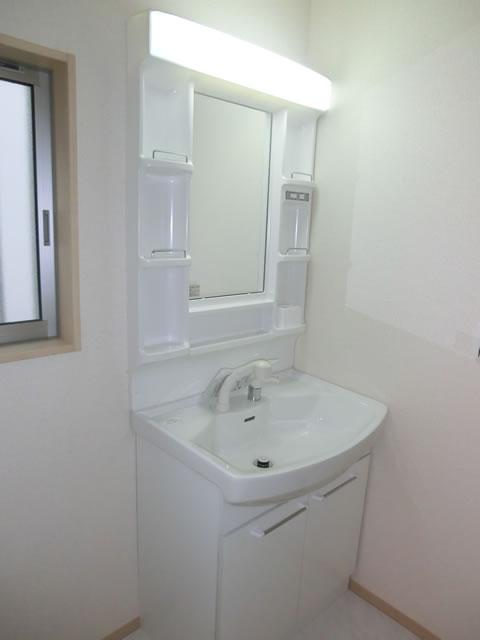 Wash basin, toilet. Indoor (10 May 2013) Shooting