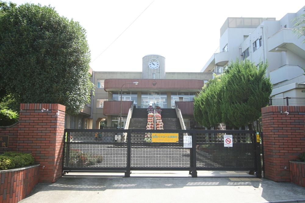 Primary school. 599m until the Saitama Municipal Oyaba Elementary School