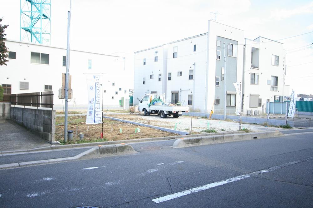 Local photos, including front road. We are now building plans Local (10 May 2013) Shooting