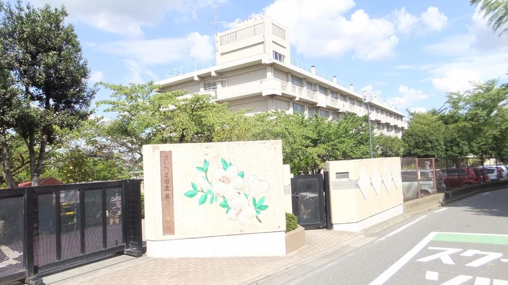 Primary school. 400m to good before elementary school