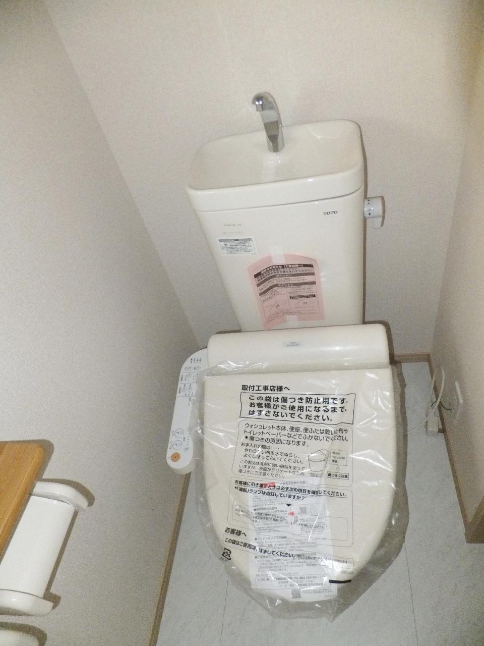 Toilet. 1st floor, Comfortable with warm water washing toilet seat is on the second floor of the toilet! 