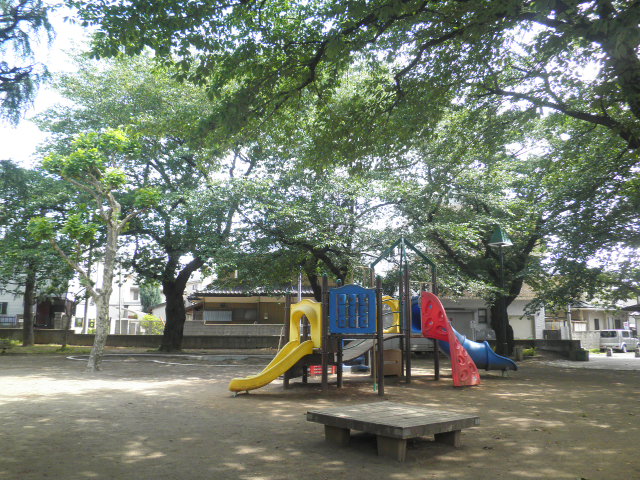 park. 200m to Oyaba park (park)