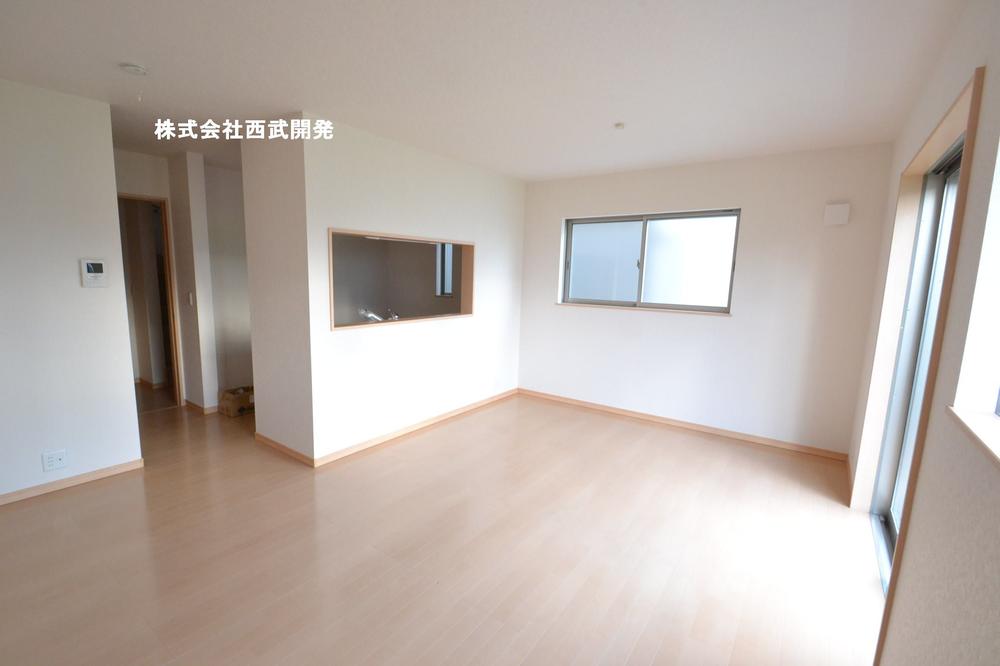 Same specifications photos (living)