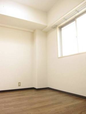 Living and room. 4.5 Pledge of Western-style