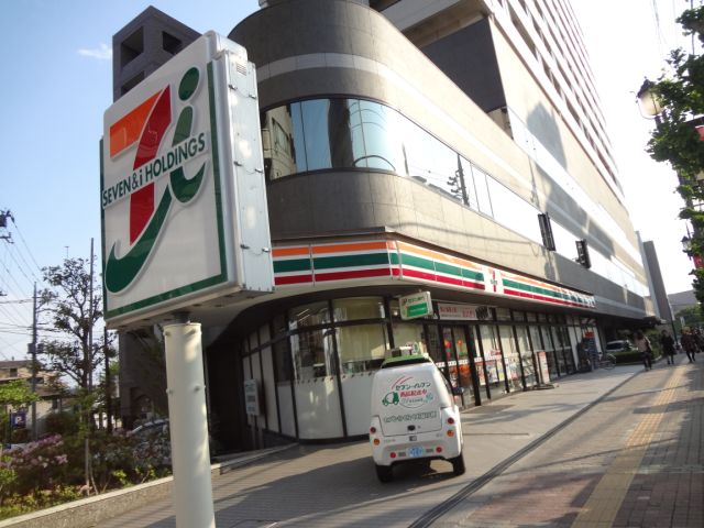 Convenience store. Seven-Eleven (convenience store) to 200m