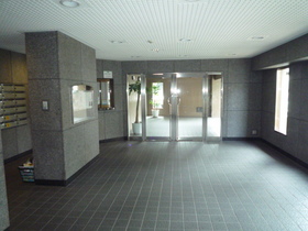 Entrance. ☆ Spacious entrance ☆