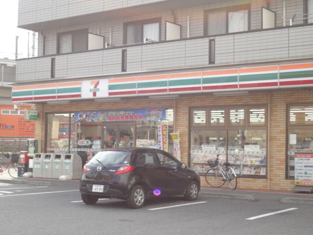 Convenience store. 450m to Seven-Eleven (convenience store)