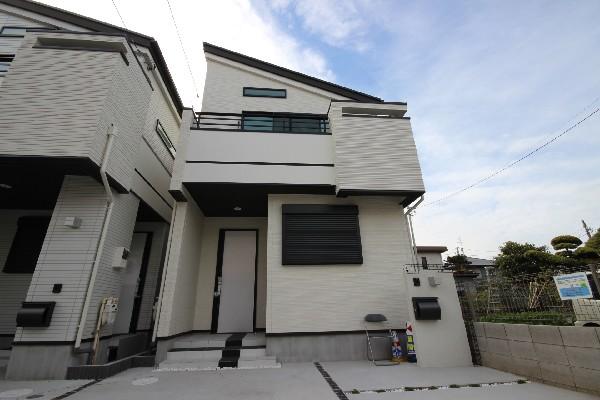 Local appearance photo. Room of life with sophisticated exterior design