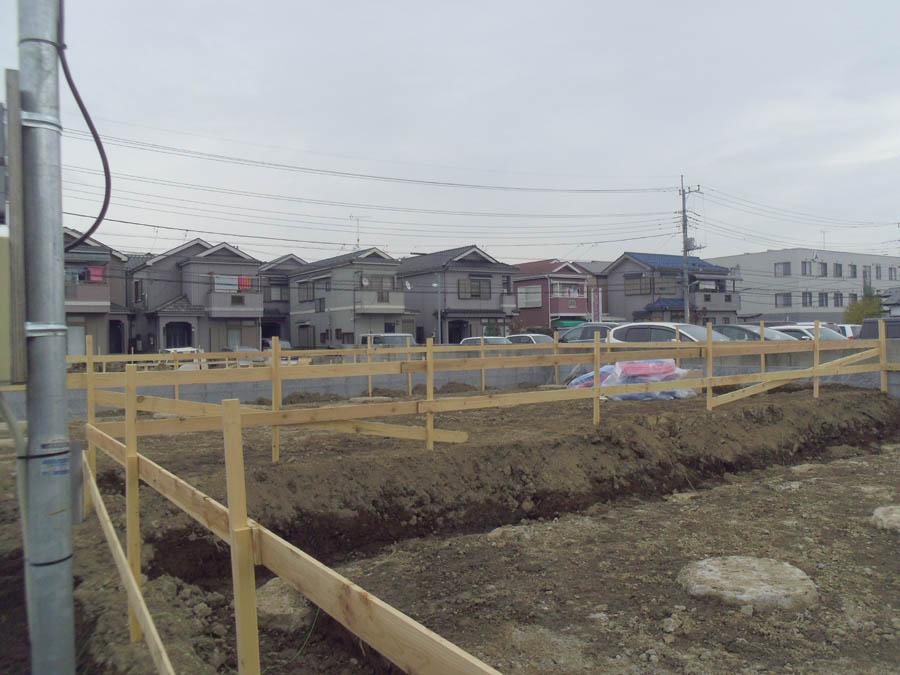 Local photos, including front road. We offer the same use the finished model house of this property. Please feel free to contact us. 