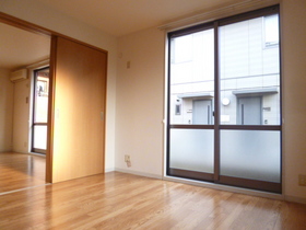 Living and room. Western-style 6.4 Pledge