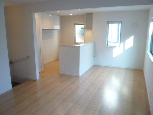 Living. 10 / 12 shooting Of Building 2 LDK 16.3 Pledge