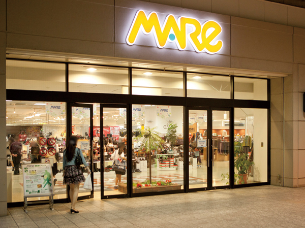 Surrounding environment. Musashi Urawa Mare (about 10m, 1 minute walk) Al's Foods Market, UmebayashiDo, Nanban'ya, Little Mermaid, Saizeriya, Doutor Coffee, Mister Donut, San drag, Suits & Suit, Hakuyosha Co., Ltd., etc.