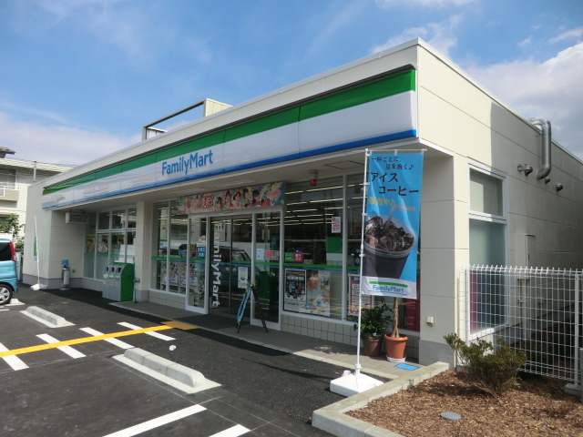 Convenience store. Family Mart (convenience store) to 200m